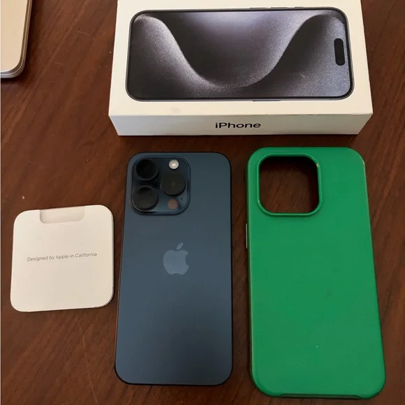 Apple iPhone 15 Pro - Blue Titanium - Picture 6 of 8